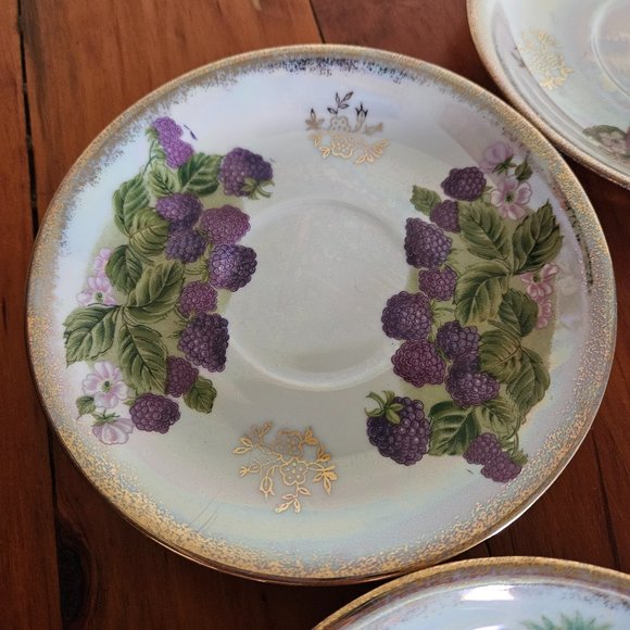 Set of 5 decorative iridescent/pearlescent fruit plates with gold-toned details - Picture 7 of 8
